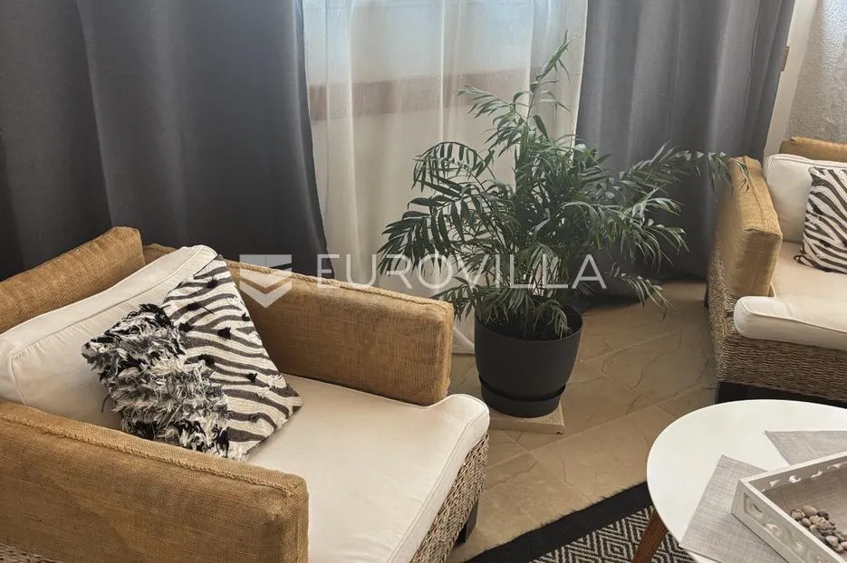 hvar, jelsa, stambeno poslovni kompleks idealan za investiciju - slika 32