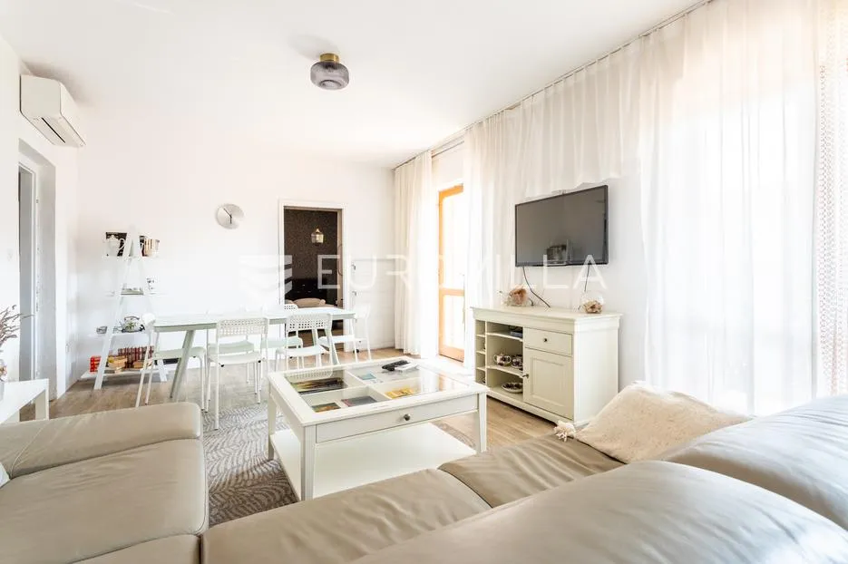 hvar, stari grad, četverosoban stan s prekrasnom terasom - slika 3