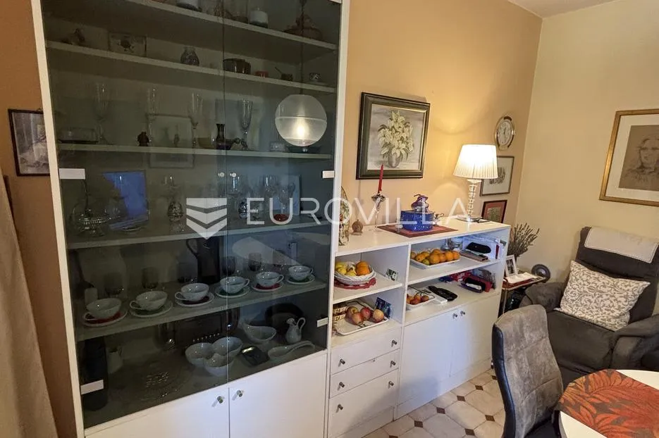 pula, centar, dvosoban stan na traženoj lokaciji s dva balkona - slika 25