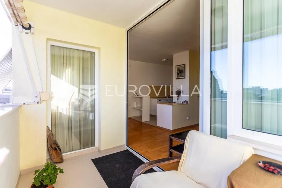 split, gripe komforan dvosoban stan 64 m² s pogledom - slika 6
