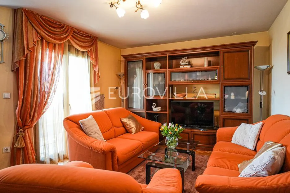 Istra, Rovinj, prekrasan obiteljski trosoban stan s dvije loggie, 78.40 m², namješteno