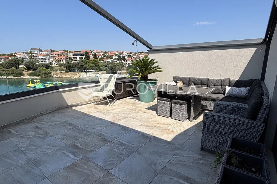 medulin, pješčana uvala, ekskluzivan penthouse prvi red do mora - slika 5