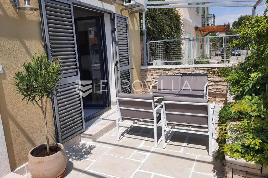 lovran, predivna kuća s tri apartmana 50 m od mora - slika 25
