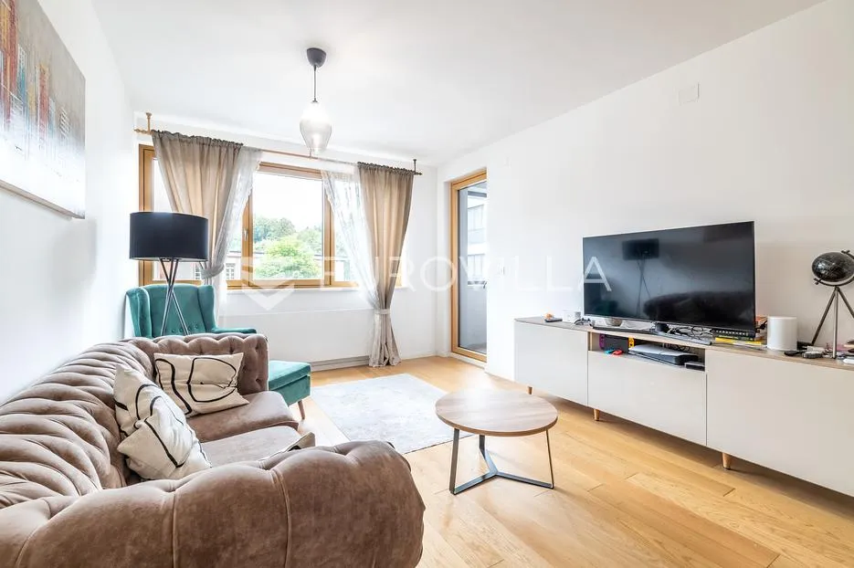 Zagreb, Črnomerec, Domobranska ulica, trosoban stan 74 m² i garažno parkirno mjesto