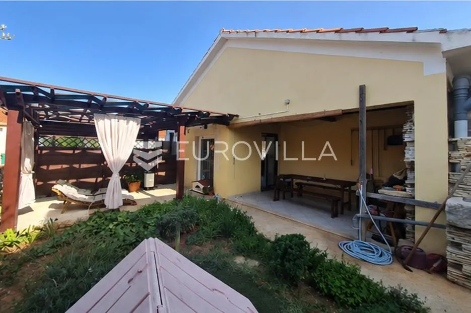 vir, samostojeća prizemnica s garažom i mediteranskim vrtom, 120 m od mora - slika 17