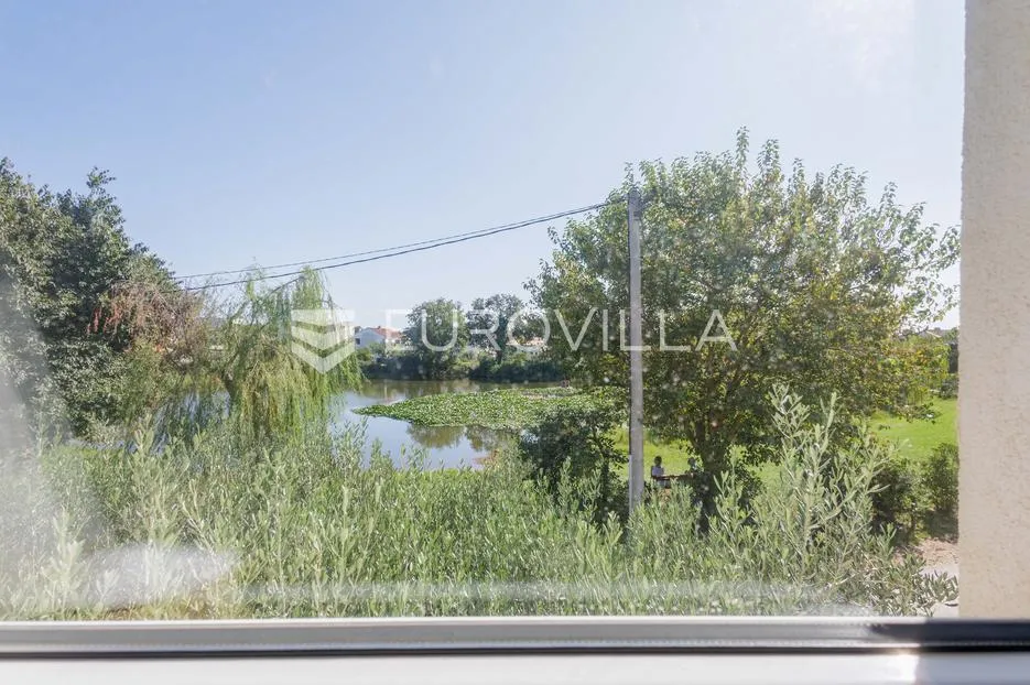 istra, medulin, kuća s dva stana i pogledom na jezero, blizu mora - slika 12