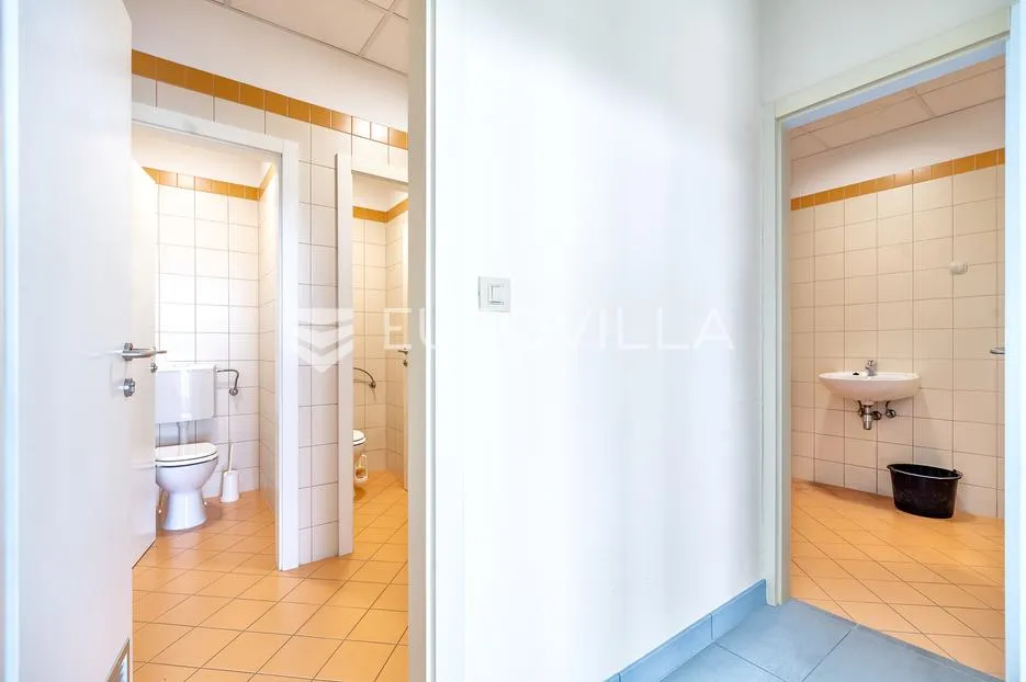 zagreb, hrvatski leskovac, poslovna zgrada 500 m² na parceli 5800 m² - slika 11