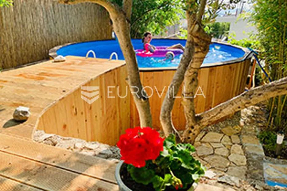hvar, kuća na tri etaže s dodatnim građevinskim zemljištem - slika 4
