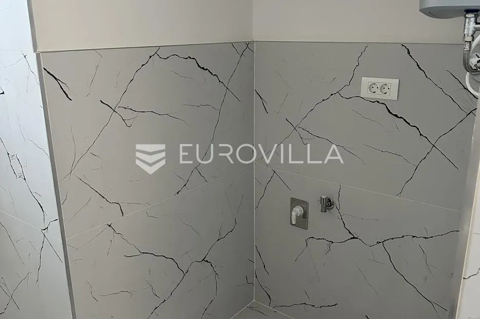 pašman, neviđane, moderna kuća u novogradnji s tri odvojena stana prvi red uz more - slika 19