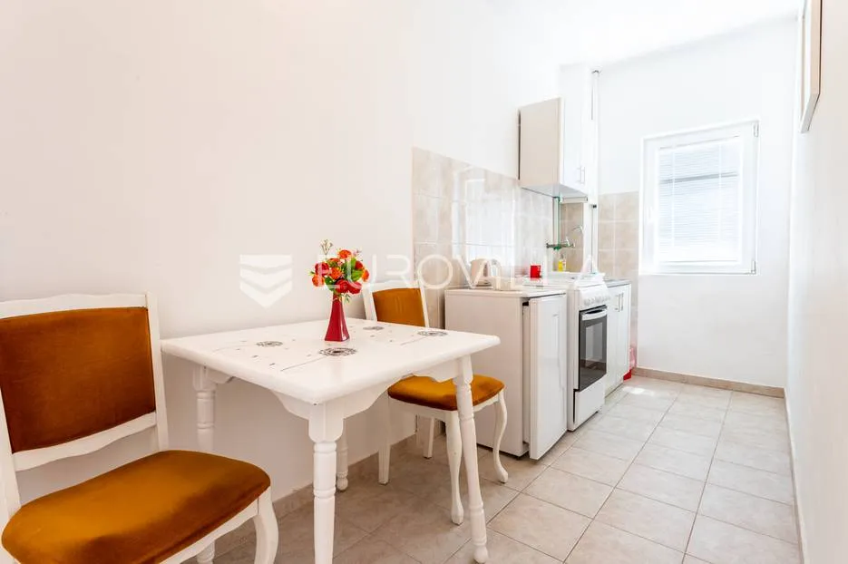 drvenik, makarska rivijera, više apartmanska kuća prvi red do mora - slika 17