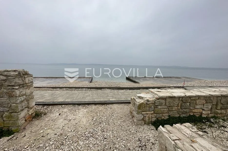 istra, poljoprivredno zemljište 4400 m², prvi red do mora, legalizirani objekt - slika 2