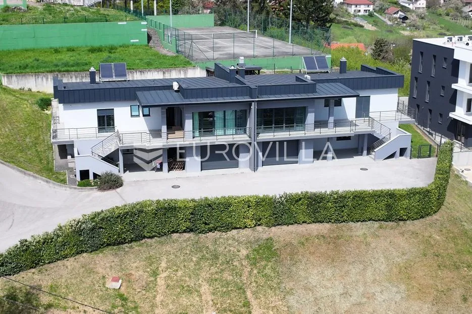 sveti ivan zelina, prekrasna dvojna kuća površine 385 m² - slika 18