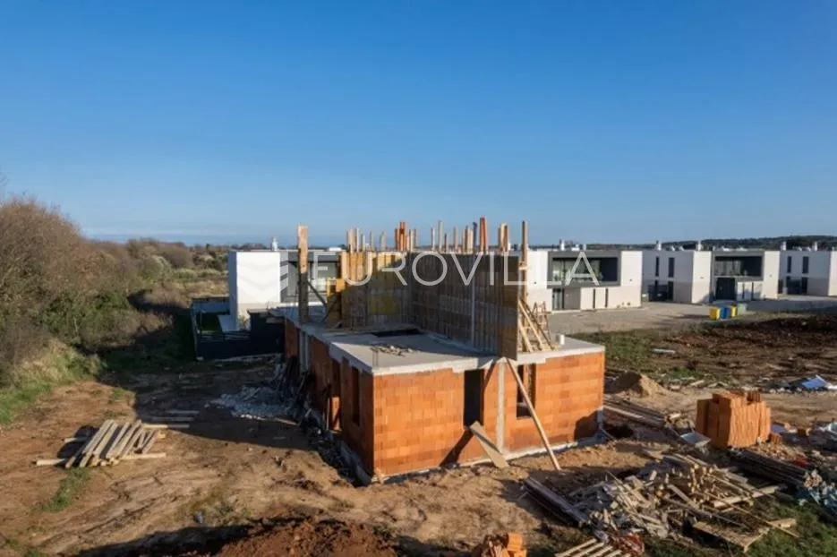 ližnjan, moderna novogradnja, stan s2 u prizemlju s vrtom 74 m², blizina mora - slika 20