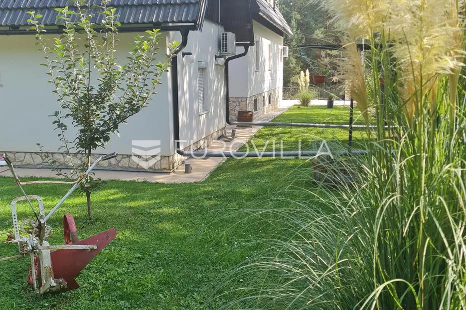 plitvička jezera, korenica, dvije kuće 470 m² - slika 11