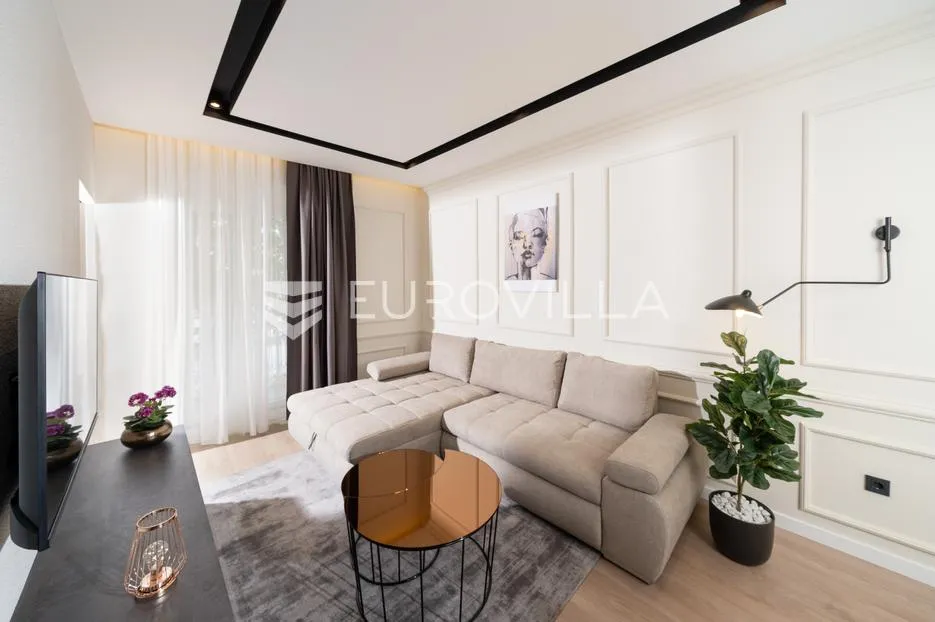 Rijeka, Centar, novouređen luksuzan stan NKP 115 m2 s tri apartmana