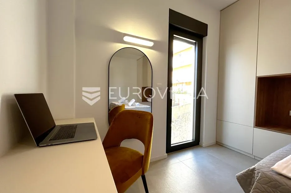 hvar, apartmanska vila sa pet uređenih apartmana - slika 39