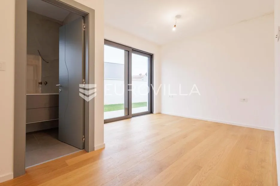 istra, pomer, unikatna, moderna villa 20 m od mora 322 m² - slika 33