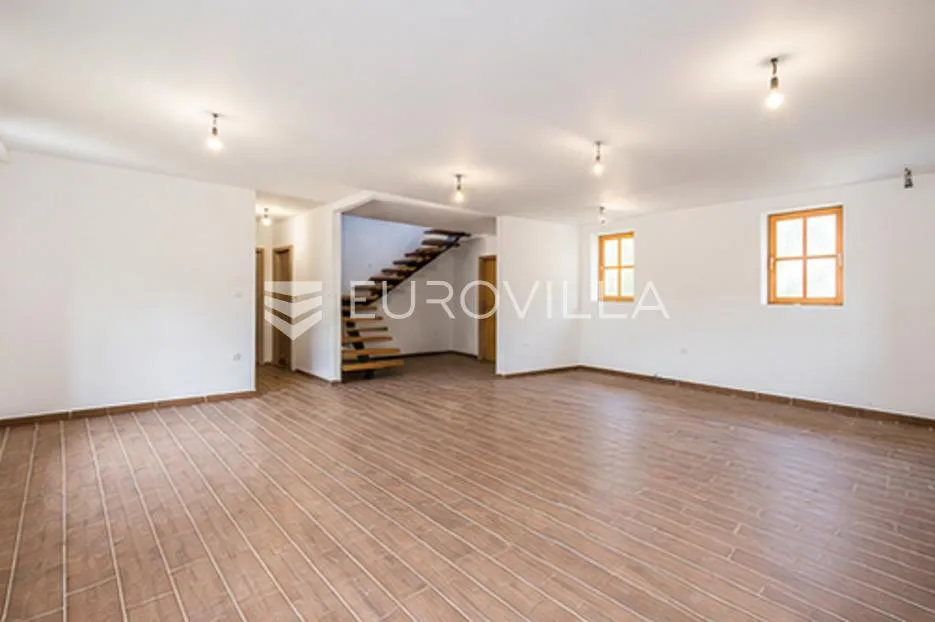samobor, grdanjci, prostrana kuća 180 m² na zemljištu površine 2127 m² - slika 8