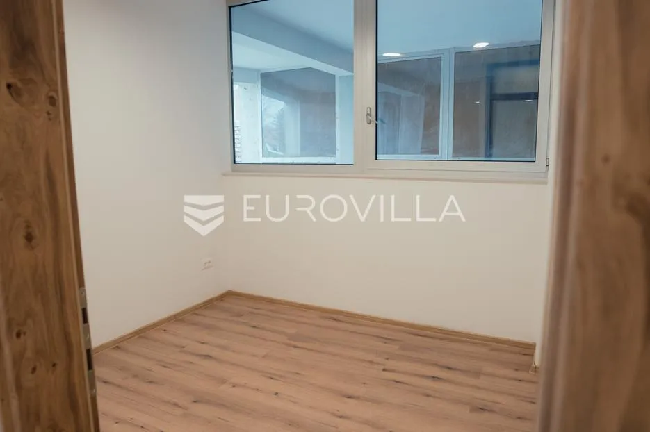 vukovar, centar, novouređen poslovni prostor 106 m², odlična lokacija - slika 8