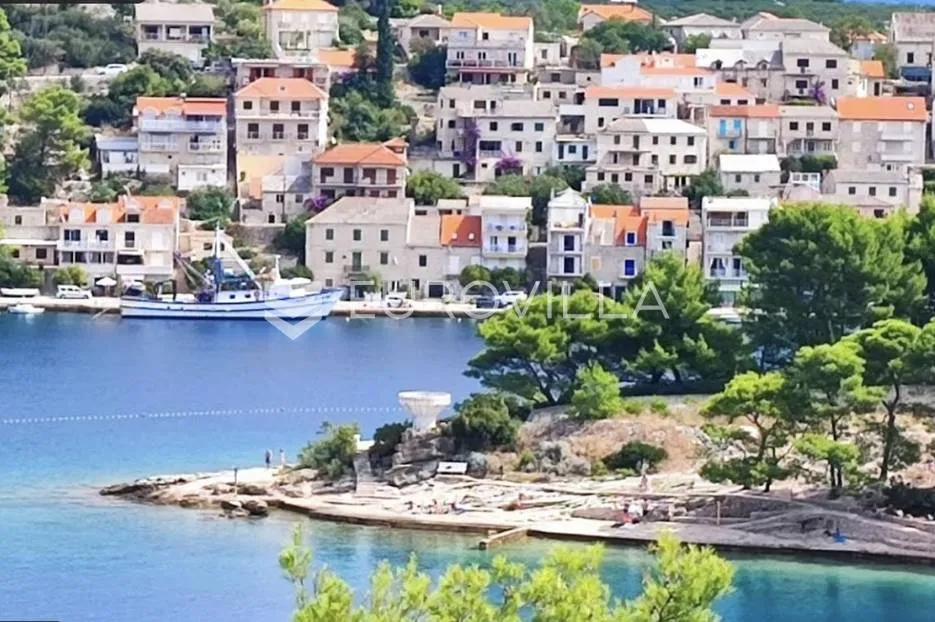 Brač, Povlja građevinsko zemljište 1.230 m² na 150 m od mora