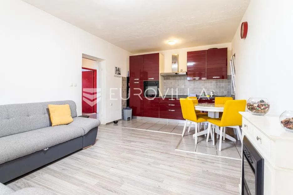 kaštel sućurac, kuća s tri stambene jedinice - slika 12