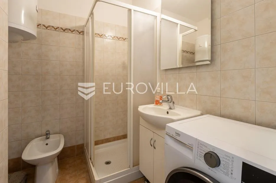 pula, veruda, prostran trosoban stan od 93 m² s tri terase, odličnog rasporeda i novom fasadom - slika 10