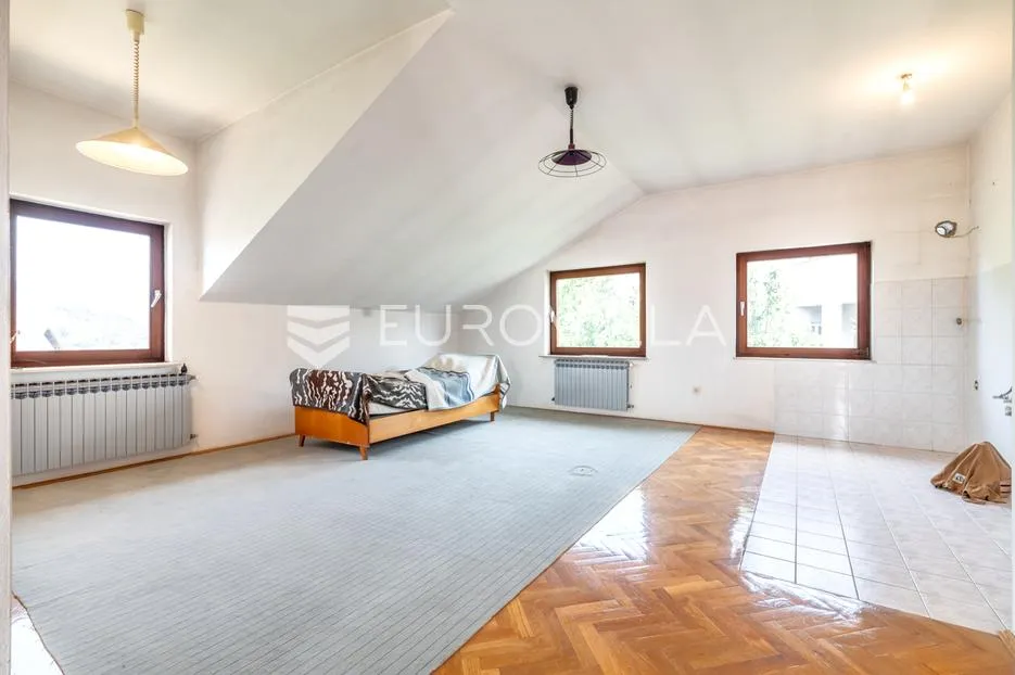 zagreb, gornja dubrava, odlična kuća s tri stana i garažom, 400 m² - slika 13