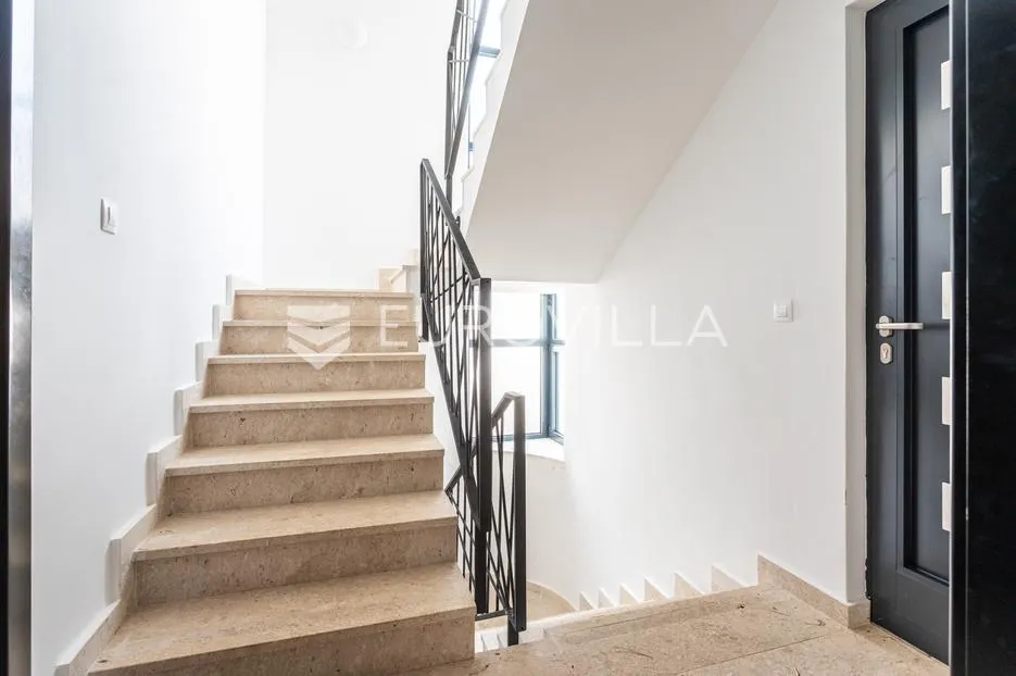 milna, uvala osibova, kuća s bazenom i pogledom na more ukupne površine 318 m² - slika 11