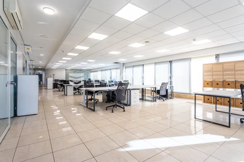 split, prostran poslovni prostor površine 363,53 m² - slika 1