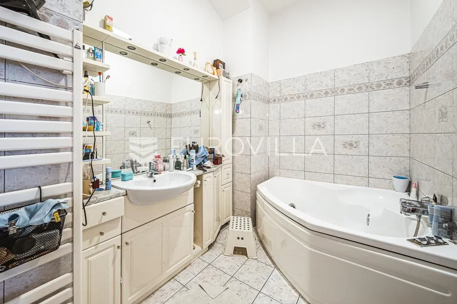 zagreb, centar, deželićeva ulica, prekrasan peterosoban stan 135 m² - slika 13