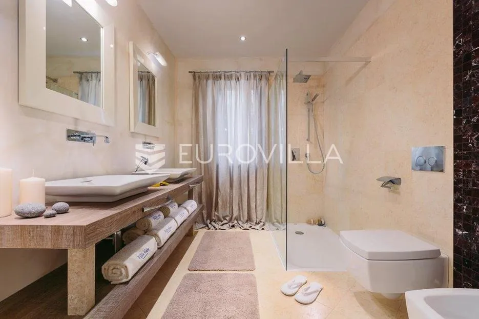 istra, vabriga: luksuzna nova vila s bazenom, pogledom na more i smart home sustavom - slika 18