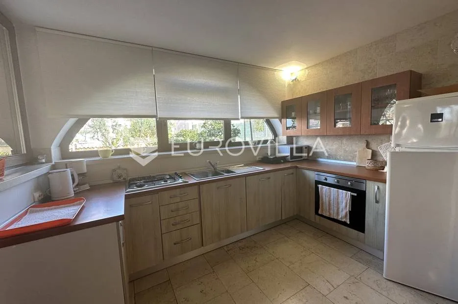 štinjan, prekrasna kuća u nizu s vrtom i pogledom more 300 m² - slika 9