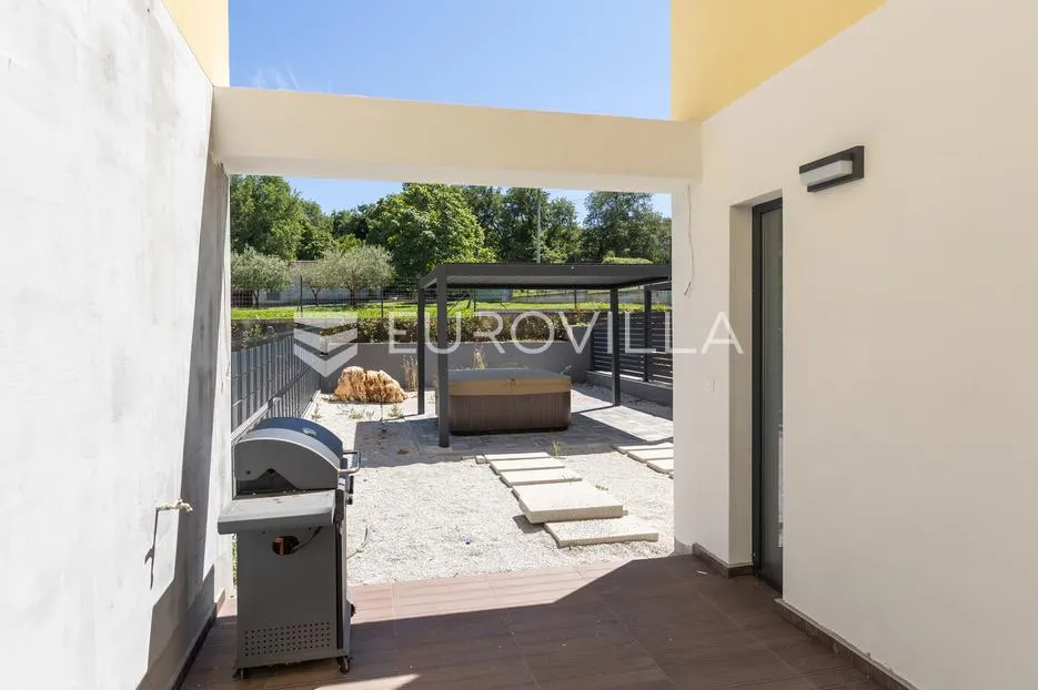 istra, poreč, suvremena kuća s privatnim vrtom, jacuzzijem i saunom - slika 21