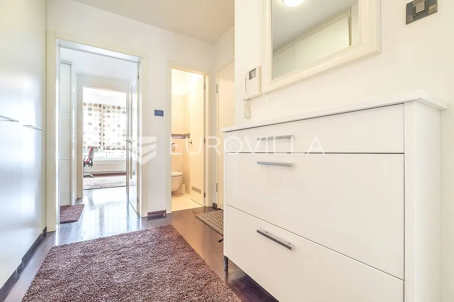zagreb, bužanova, prekrasan trosoban 97 m² - slika 6