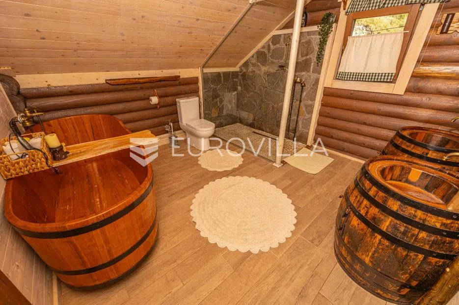 fužine, vrata, luksuzna drvena vila s unutarnjim grijanim bazenom i wellnessom - slika 18