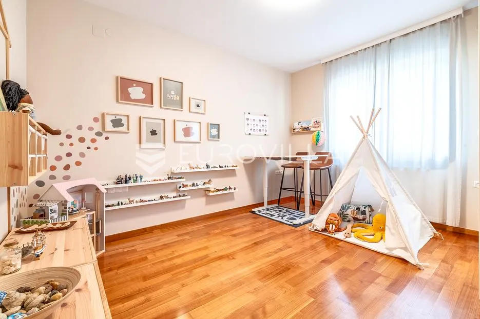 zagreb, vrapče, moderna obiteljska kuća 239,79 m², terasa, dvorište, parking - slika 10