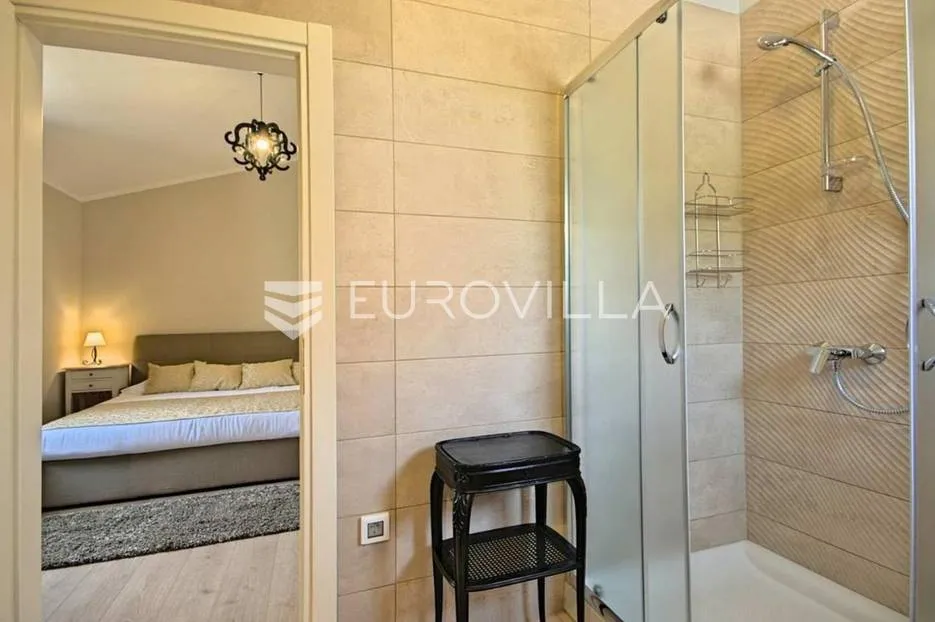 poreč, fuškulin, prekrasna vila okružena zelenilom - slika 19