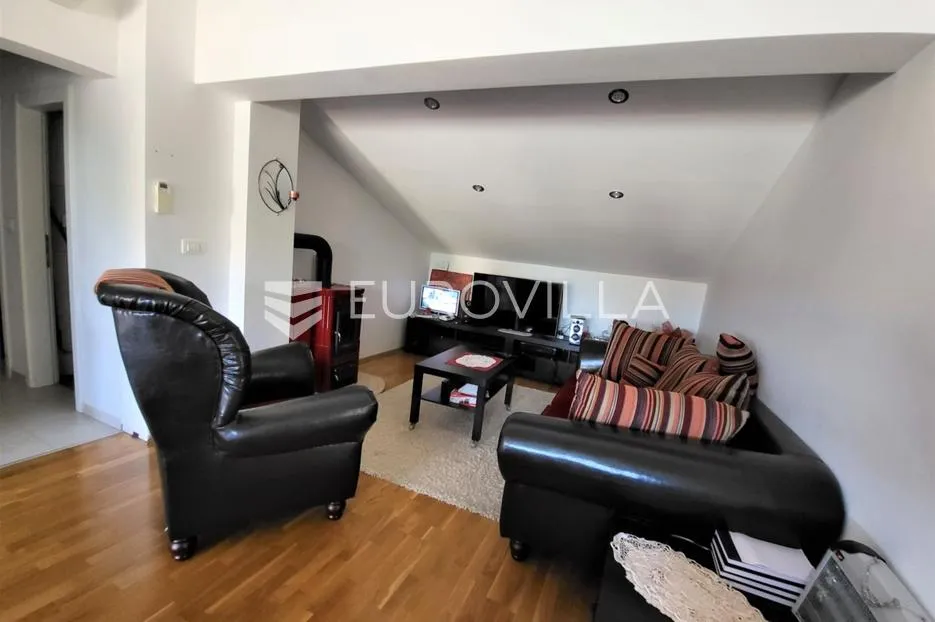 istra, okolica višnjana, apartmanska kuća 500 m² s bazenom i 4 stambene jedinice - slika 31