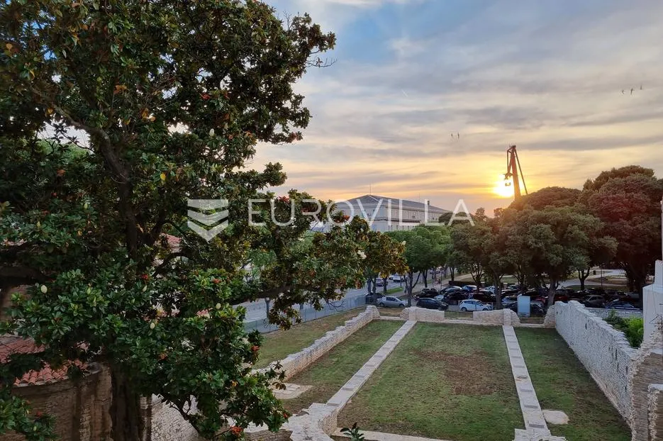 pula, zgrada sa 4 stana po 40 m2 u centru grada - pogodna za najam - slika 34