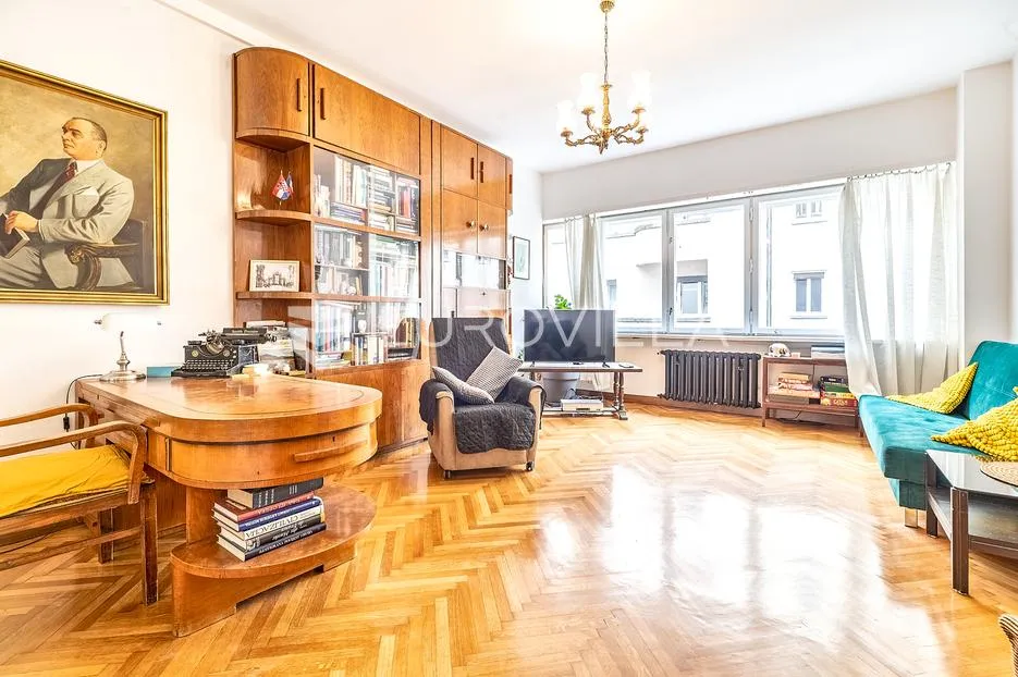 Zagreb, Trg bana Jelačića, četverosoban stan 145, 90 m2