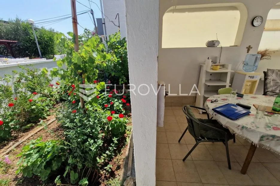 vir, apartmanska kuća s 3 jedinice, velikom okućnicom i potencijalom za bazen blizu centra - slika 7