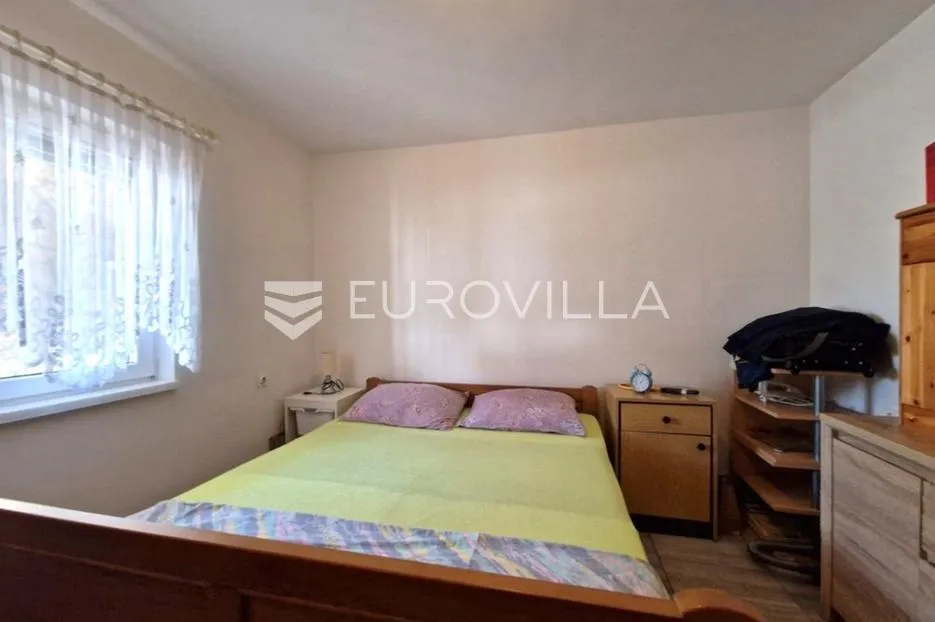 vir, nekretnina na izvrsnoj lokaciji, 40 m od mora, s dva odvojena apartmana - slika 49
