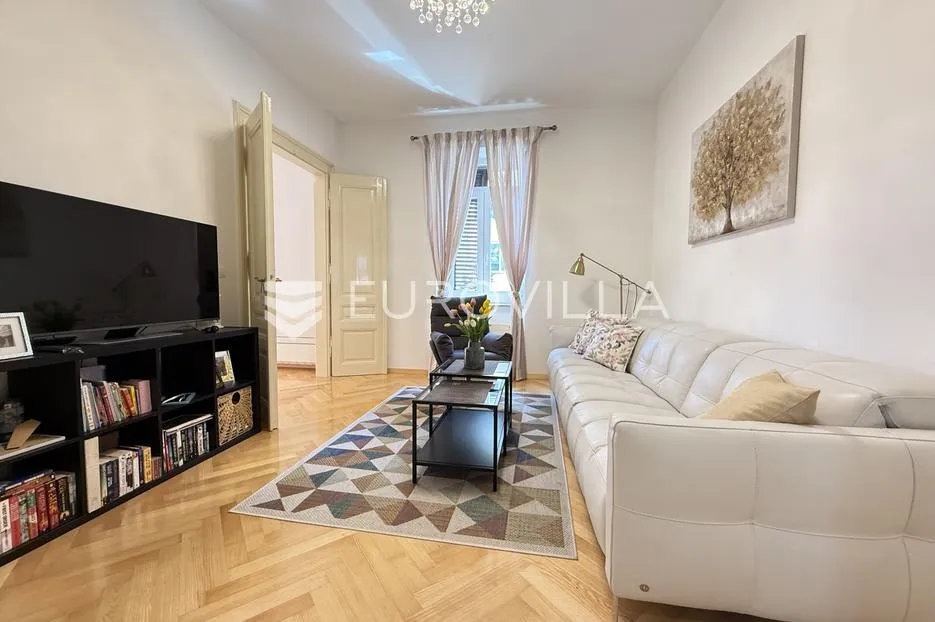 Pula, Monte Zaro: Luksuzni trosobni stan 90 m² s garažom u srcu grada