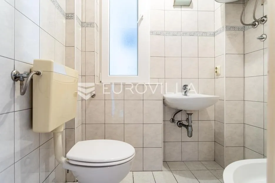 split, bačvice, komforan dvosoban stan površine 67 m² - slika 10