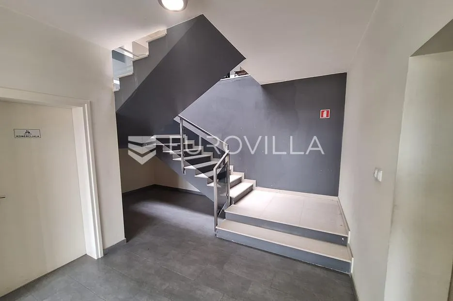 karlovac, ilovac, poslovna zgrada 530 m² s uredima i skladištem, odlična lokacija - slika 6