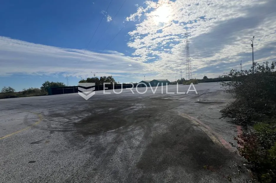 dugo selo, poslovna zona, skladišni prostor s dvije hale 500 m2, natkriveni prostor 640 m2 - slika 19