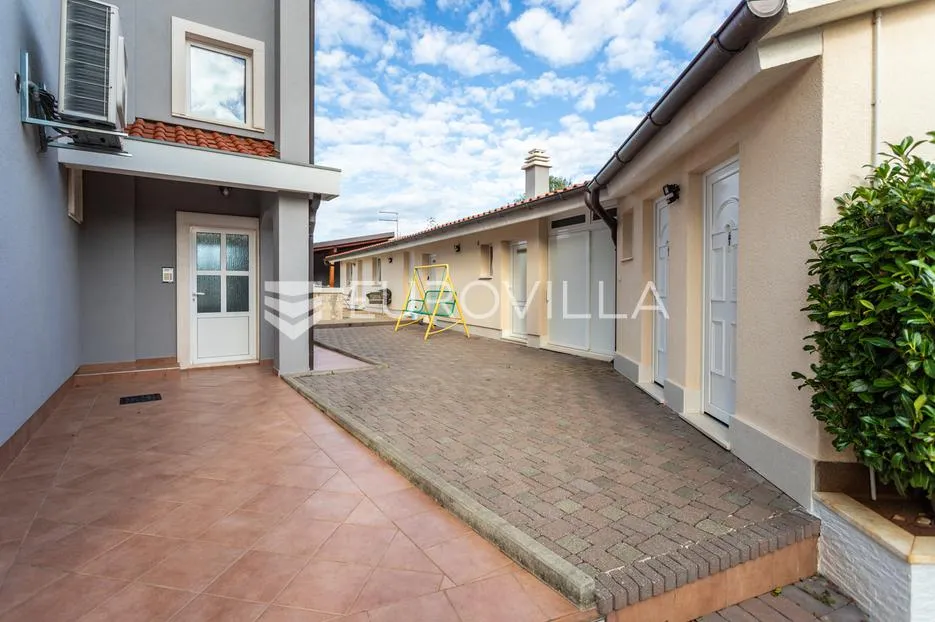 primošten, prekrasna villa sa velikim bazenom - slika 31