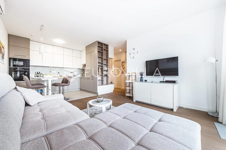 Zagreb, Heinzelova, VMD novogradnja, trosoban stan 84,13 m² 2 parkinga u garaži