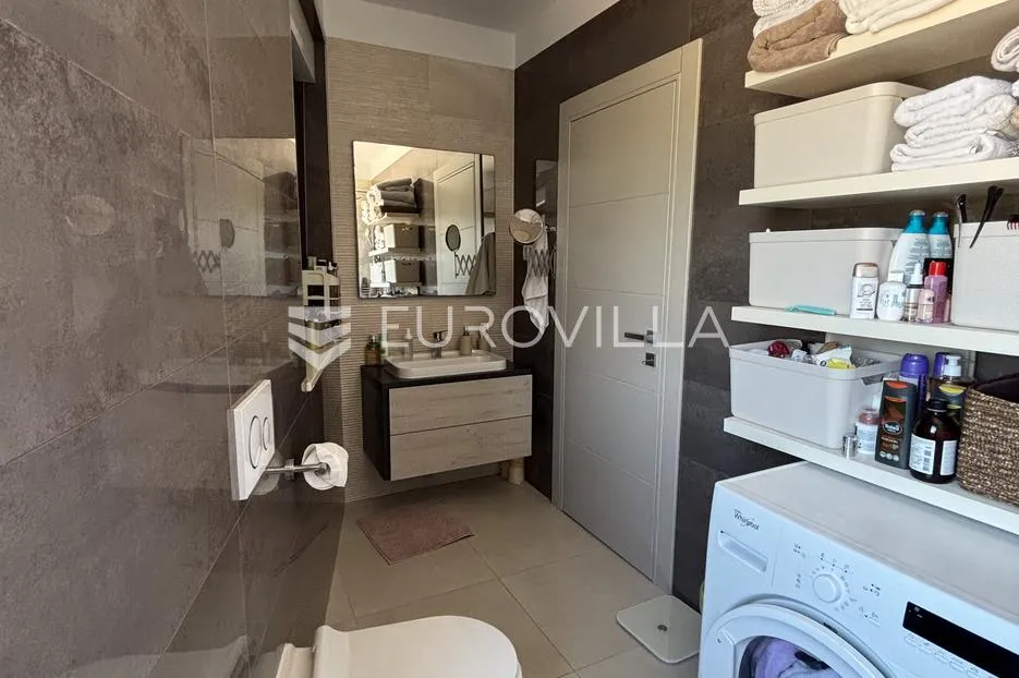 medulin, pješčana uvala, ekskluzivan penthouse prvi red do mora - slika 62