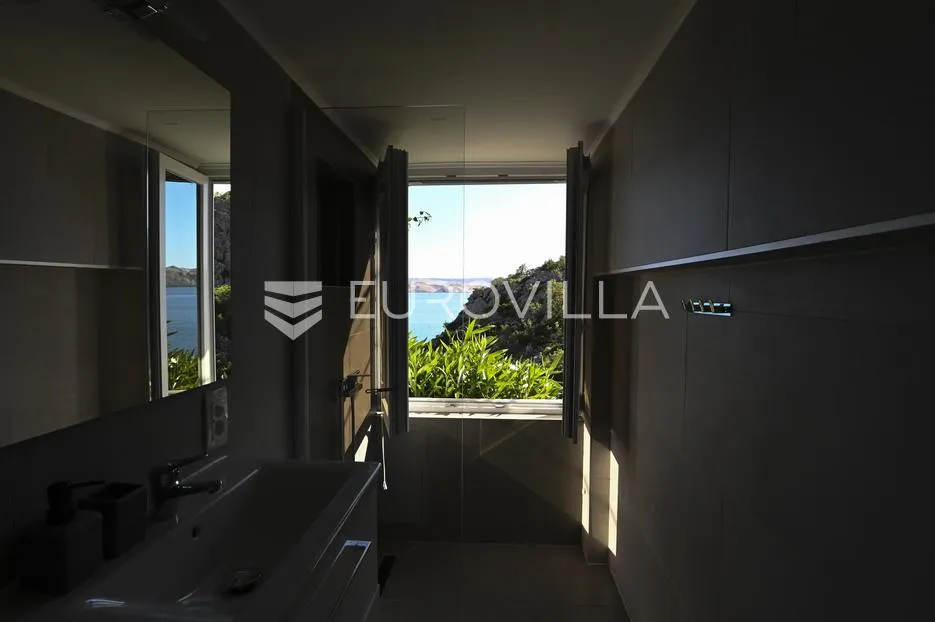 karlobag, cesarca prekrasna vila s bazenom uz more 240 m² - slika 11